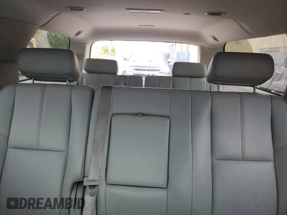 2010 Chevrolet Suburban LT с VIN 1GNUCJE00AR145597, выставлен на аукционе Copart как лот 60796125 с пробегом 222 209 миль миль и Списание • Salvage title. История ставок и продаж доступна на DreamBid. Изображение 10.