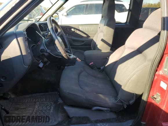 ✅ 2003 Chevrolet S-10 LS • VIN: 1GCCS19X038132016 • Лот: 69426934. Опубликован ранее на Copart с пробегом 119 170 миль. Бесплатный доступ к архиву аукционных продаж из США и подробный отчёт об истории автомобиля на DreamBid. Изображение 7.