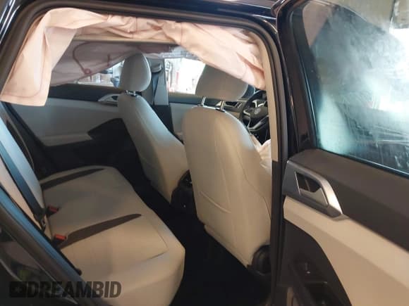 ✅ 2025 Volkswagen Taos SE • VIN: 3VVSC7B24SM009681 • Lot: 42821805. Listed on IAAI with 4,463 mi. Free auction sales archive from the USA and detailed vehicle history report at DreamBid. Image 8.