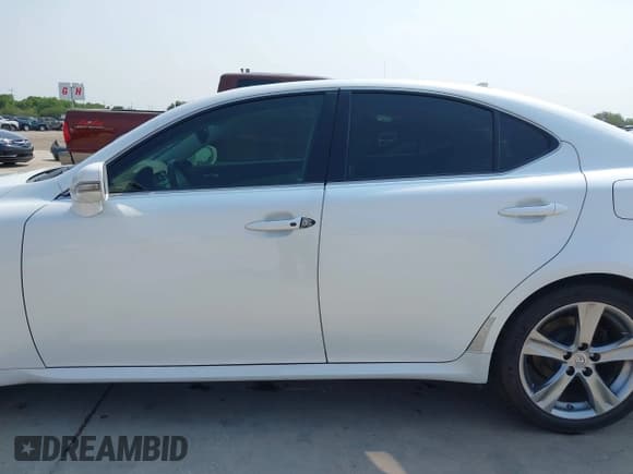 ✅ 2011 Lexus IS 250 • VIN: JTHBF5C27B5155666 • Лот: 42286694. Опубликован ранее на IAAI с пробегом 177 982 миль. Бесплатный доступ к архиву аукционных продаж из США и подробный отчёт об истории автомобиля на DreamBid. Изображение 14.