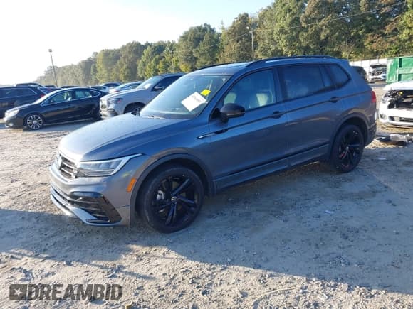 ✅ 2024 Volkswagen Tiguan SE R-Line Black • VIN: 3VVCB7AXXRM069625 • Lot: 43363957. Wystawiony na IAAI z przebiegiem 24 390 mil. Bezpłatny archiwum sprzedaży aukcyjnych z USA i szczegółowy raport historii pojazdu na DreamBid. Zdjęcie 2.