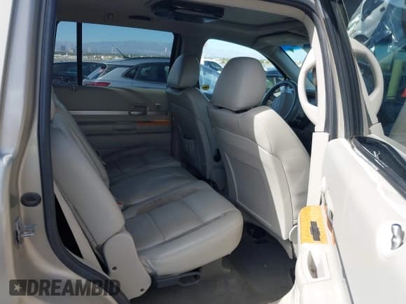 ✅ 2008 Chrysler Aspen Limited • VIN: 1A8HW58288F119050 • Lot: 43426446. Wystawiony na IAAI z przebiegiem 164 467 mil. Bezpłatny archiwum sprzedaży aukcyjnych z USA i szczegółowy raport historii pojazdu na DreamBid. Zdjęcie 8.