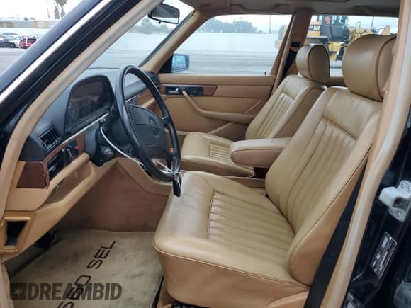 ✅ 1988 Mercedes-Benz 560 • VIN: WDBCA39D7JA399081 • Lot: 84432025. Listed on Copart with 118,269 mi. Free auction sales archive from the USA and detailed vehicle history report at DreamBid. Image 7.