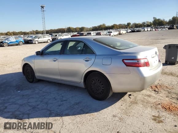 ✅ 2007 Toyota Camry CE • VIN: 4T1BE46K07U592038 • Lot: 92714305. Wystawiony na Copart z przebiegiem 144 332 mil. Bezpłatny archiwum sprzedaży aukcyjnych z USA i szczegółowy raport historii pojazdu na DreamBid. Zdjęcie 2.