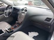 ✅ 2012 Lexus ES 330 • VIN: JTHBK1EG6C2474170 • Лот: 43669397. Опубликован ранее на IAAI с пробегом 58 404 миль. Бесплатный доступ к архиву аукционных продаж из США и подробный отчёт об истории автомобиля на DreamBid. Изображение 5.