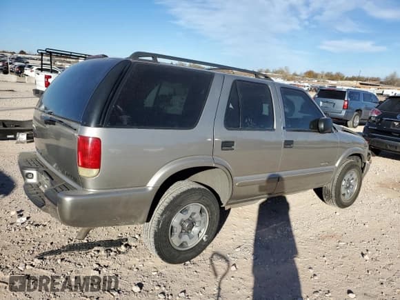 ✅ 2002 Chevrolet Blazer LS • VIN: 1GNDT13W32K176893 • Lot: 83825134. Wystawiony na Copart z przebiegiem Nie podano. Bezpłatny archiwum sprzedaży aukcyjnych z USA i szczegółowy raport historii pojazdu na DreamBid. Zdjęcie 3.