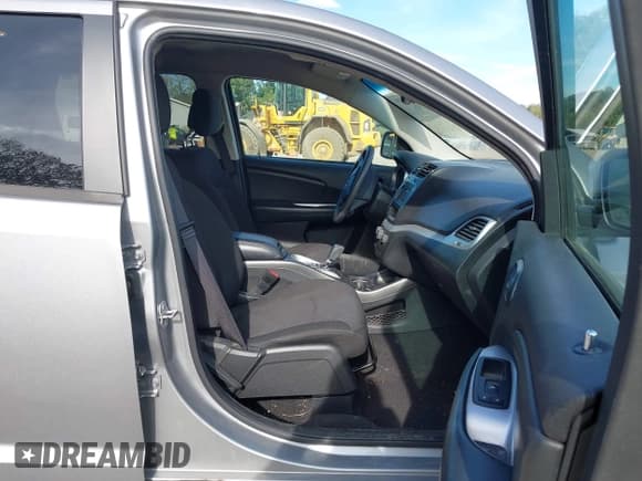 ✅ 2017 Dodge Journey SE • VIN: 3C4PDCAB9HT609445 • Lot: 43367439. Wystawiony na IAAI z przebiegiem 91 362 mil. Bezpłatny archiwum sprzedaży aukcyjnych z USA i szczegółowy raport historii pojazdu na DreamBid. Zdjęcie 5.