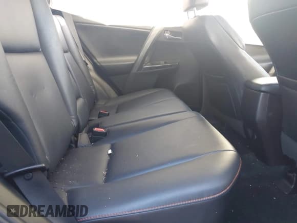 ✅ 2018 Toyota RAV4 SE • VIN: 2T3JFREV7JW748821 • Lot: 43685244. Wystawiony na IAAI z przebiegiem 129 961 mil. Bezpłatny archiwum sprzedaży aukcyjnych z USA i szczegółowy raport historii pojazdu na DreamBid. Zdjęcie 8.