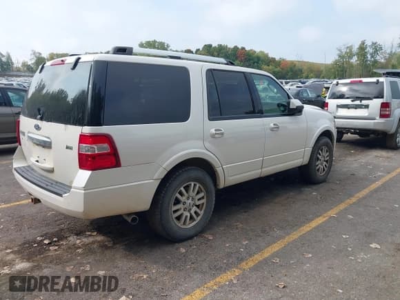 ✅ 2012 Ford Expedition Limited • VIN: 1FMJU2A51CEF09323 • Lot: 43288873. Listed on IAAI with 165,727 mi. Free auction sales archive from the USA and detailed vehicle history report at DreamBid. Image 4.