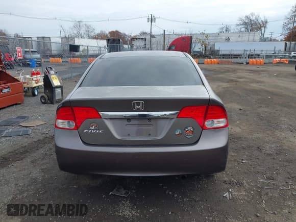 ✅ 2010 Honda Civic LX • VIN: 2HGFA1F51AH576405 • Lot: 43687604. Wystawiony na IAAI z przebiegiem 183 704 mil. Bezpłatny archiwum sprzedaży aukcyjnych z USA i szczegółowy raport historii pojazdu na DreamBid. Zdjęcie 16.