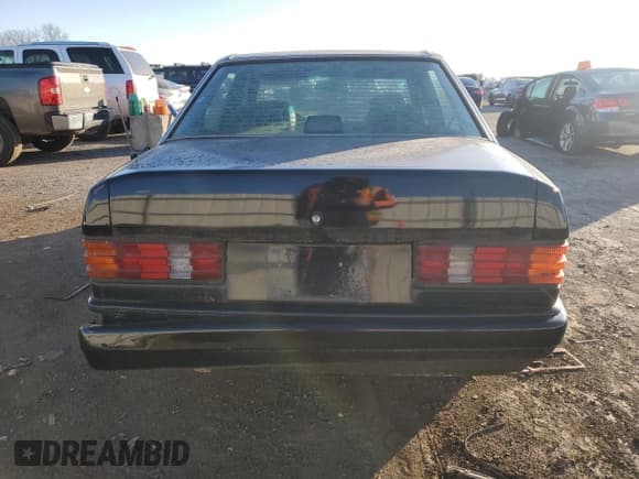 ✅ 1993 Mercedes-Benz 190 • VIN: WDBDA29D2PG074021 • Lot: 64651015. Listed on Copart with 140,396 mi. Free auction sales archive from the USA and detailed vehicle history report at DreamBid. Image 6.