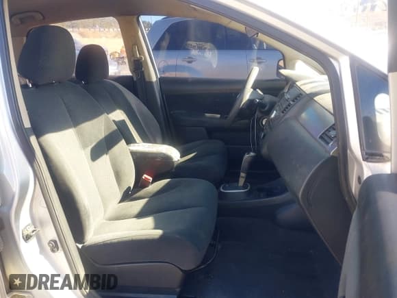 ✅ 2011 Nissan Versa S • VIN: 3N1BC1AP4BL449501 • Lot: 43822083. Wystawiony na IAAI z przebiegiem 125 461 mil. Bezpłatny archiwum sprzedaży aukcyjnych z USA i szczegółowy raport historii pojazdu na DreamBid. Zdjęcie 5.