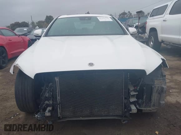 ✅ 2022 Mercedes-Benz E 350 • VIN: W1KZF8DB4NB087967 • Lot: 42184542. Listed on IAAI with 47,232 mi. Free auction sales archive from the USA and detailed vehicle history report at DreamBid. Image 13.