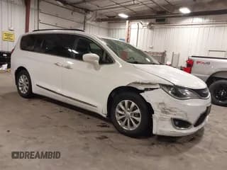 ✅ 2017 Chrysler Pacifica Touring L • VIN: 2C4RC1BG0HR794191 • Лот: 43591475. Опубликован ранее на IAAI с пробегом 166 377 миль. Бесплатный доступ к архиву аукционных продаж из США и подробный отчёт об истории автомобиля на DreamBid. Изображение 1.