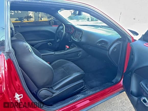 ✅ 2016 Dodge Challenger R/T Scat Pack • VIN: 2C3CDZFJ4GH300754 • Lot: 96013435. Wystawiony na Copart z przebiegiem 91 766 mil. Bezpłatny archiwum sprzedaży aukcyjnych z USA i szczegółowy raport historii pojazdu na DreamBid. Zdjęcie 5.