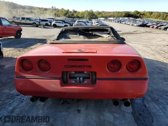 1990 Chevrolet Corvette z VIN 1G1YY3384L5111942, wystawiony jako Copart lot #75481214 z przebiegiem 91 731 mil mil oraz Szkoda całkowita • Salvage title. Historia ofert i sprzedaży dostępna na DreamBid. Obrazek 6.