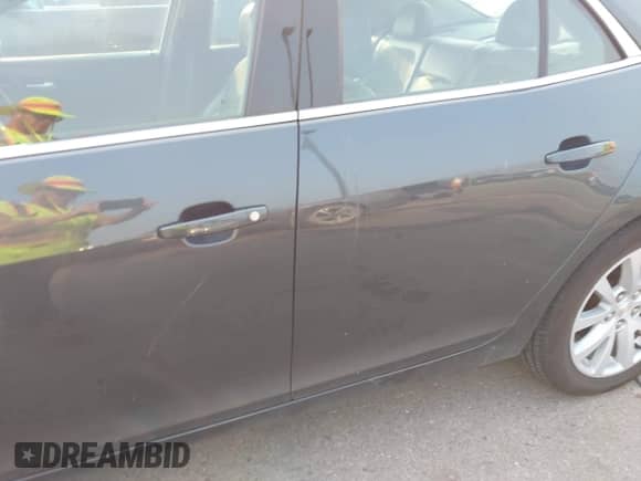 2014 Chevrolet Malibu LT z VIN 1G11E5SL0EF281823, wystawiony jako IAAI lot #42891165 z przebiegiem 138 778 mil mil oraz . Historia ofert i sprzedaży dostępna na DreamBid. Obrazek 6.