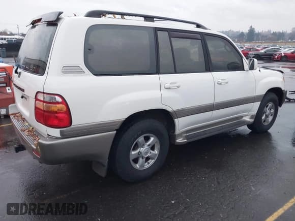 ✅ 2000 Toyota Land Cruiser • VIN: JT3HT05J6Y0120283 • Lot: 43677278. Wystawiony na IAAI z przebiegiem 288 299 mil. Bezpłatny archiwum sprzedaży aukcyjnych z USA i szczegółowy raport historii pojazdu na DreamBid. Zdjęcie 4.