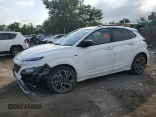✅ 2023 Hyundai Kona N Line • VIN: KM8K33A39PU008056 • Лот: 69642815. Опубликован ранее на Copart с пробегом 26 319 миль. Бесплатный доступ к архиву аукционных продаж из США и подробный отчёт об истории автомобиля на DreamBid. Изображение 1.