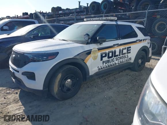 ✅ 2022 Ford Police Interceptor Utility • VIN: 1FM5K8AB3NGA10191 • Lot: 42038249. Wystawiony na IAAI z przebiegiem 34 140 mil. Bezpłatny archiwum sprzedaży aukcyjnych z USA i szczegółowy raport historii pojazdu na DreamBid. Zdjęcie 22.