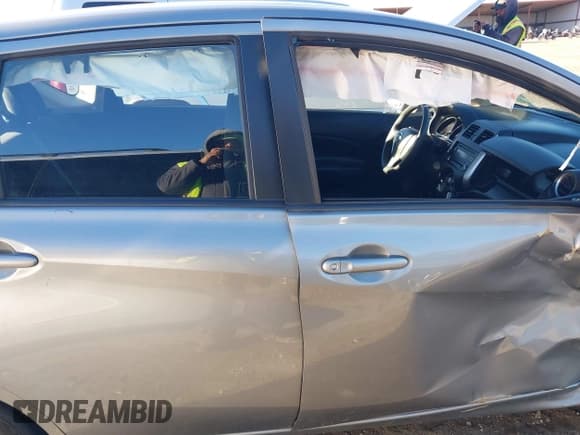 ✅ 2014 Nissan Note S • VIN: 3N1CE2CP3EL436812 • Lot: 41271500. Wystawiony na IAAI z przebiegiem 49 769 mil. Bezpłatny archiwum sprzedaży aukcyjnych z USA i szczegółowy raport historii pojazdu na DreamBid. Zdjęcie 13.