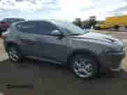 2024 Dodge Hornet R/T Plus z VIN ZACPDFDW3R3A11111, wystawiony jako Copart lot #47644925 z przebiegiem 15 612 mil mil oraz Czysty tytuł • Clean title. Historia ofert i sprzedaży dostępna na DreamBid. Obrazek 4.