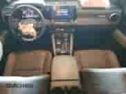 2023 Chevrolet Colorado 4WD ZR2 с VIN 1GCPTFEK1P1212882, выставлен на аукционе Copart как лот 71502184 с пробегом 12 342 миль миль и Списание • Salvage title. История ставок и продаж доступна на DreamBid. Изображение 8.