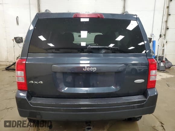 ✅ 2014 Jeep Patriot Latitude • VIN: 1C4NJRFB7ED520812 • Lot: 81224315. Wystawiony na Copart z przebiegiem 192 693 mil. Bezpłatny archiwum sprzedaży aukcyjnych z USA i szczegółowy raport historii pojazdu na DreamBid. Zdjęcie 6.