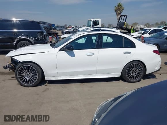 ✅ 2024 Mercedes-Benz C 300 • VIN: W1KAF4GB9RR237165 • Lot: 42907491. Wystawiony na IAAI z przebiegiem 8 143 mil. Bezpłatny archiwum sprzedaży aukcyjnych z USA i szczegółowy raport historii pojazdu na DreamBid. Zdjęcie 15.