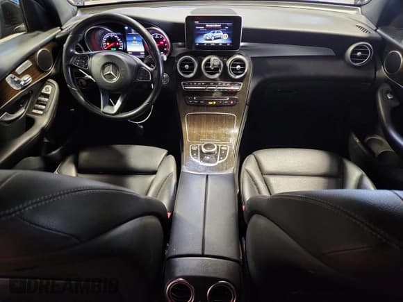 ✅ 2017 Mercedes-Benz GLC 300 • VIN: WDC0G4KB0HF134043 • Lot: 70672495. Wystawiony na Copart z przebiegiem 48 121 mil. Bezpłatny archiwum sprzedaży aukcyjnych z USA i szczegółowy raport historii pojazdu na DreamBid. Zdjęcie 8.