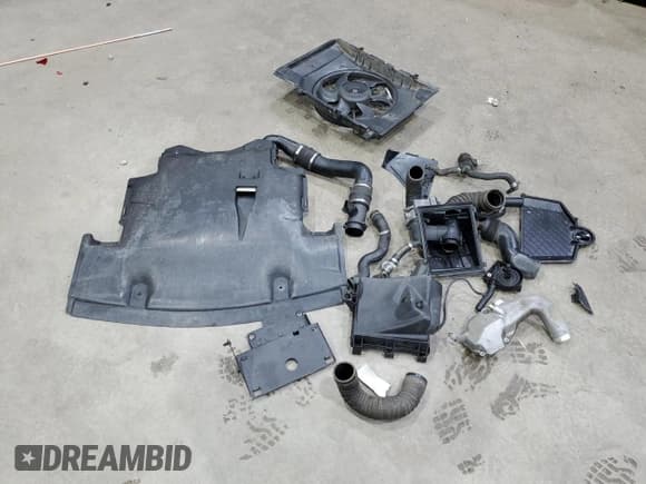 ✅ 1998 Mercedes-Benz SLK 230/320 • VIN: WDBKK47F5WF024125 • Lot: 92211255. Wystawiony na Copart z przebiegiem 106 079 mil. Bezpłatny archiwum sprzedaży aukcyjnych z USA i szczegółowy raport historii pojazdu na DreamBid. Zdjęcie 12.