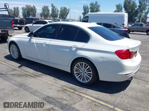 ✅ 2012 BMW 3 Series 328i • VIN: WBA3C1C57CF433959 • Lot: 42691145. Listed on IAAI with 155,620 mi. Free auction sales archive from the USA and detailed vehicle history report at DreamBid. Image 3.