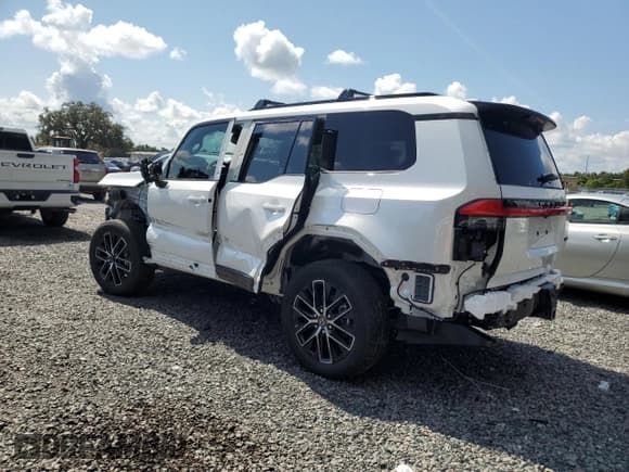 ✅ 2025 Lexus GX 550 Premium • VIN: JTJTBCDX2S5053432 • Lot: 67443515. Listed on Copart with 9,752 mi. Free auction sales archive from the USA and detailed vehicle history report at DreamBid. Image 2.