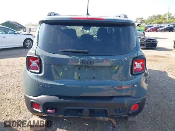 ✅ 2017 Jeep Renegade Trailhawk • VIN: ZACCJBCB2HPF32245 • Lot: 43245039. Wystawiony na IAAI z przebiegiem 121 648 mil. Bezpłatny archiwum sprzedaży aukcyjnych z USA i szczegółowy raport historii pojazdu na DreamBid. Zdjęcie 16.