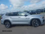 ✅ 2024 Volkswagen Atlas SEL Premium R-Line • VIN: 1V2FR2CA8RC551268 • Lot: 42796932. Wystawiony na IAAI z przebiegiem 30 226 mil. Bezpłatny archiwum sprzedaży aukcyjnych z USA i szczegółowy raport historii pojazdu na DreamBid. Zdjęcie 13.