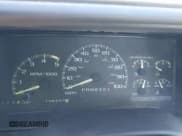 ✅ 1995 Chevrolet Silverado 1500 • VIN: 1GCEC14Z5SZ186726 • Lot: 43684842. Wystawiony na IAAI z przebiegiem 138 240 mil. Bezpłatny archiwum sprzedaży aukcyjnych z USA i szczegółowy raport historii pojazdu na DreamBid. Zdjęcie 7.