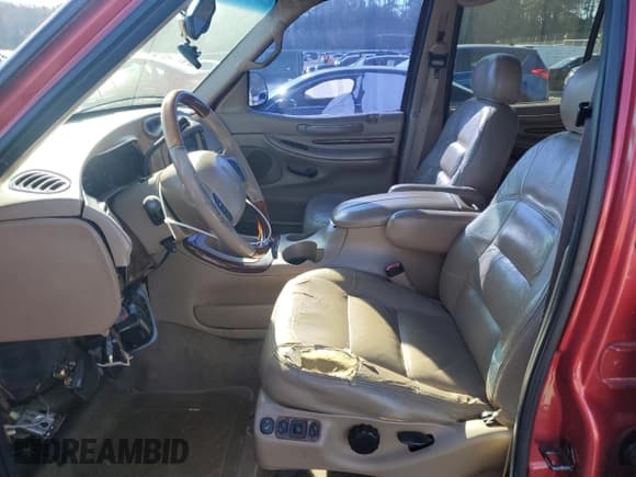 ✅ 1999 Lincoln Navigator • VIN: 5LMRU27L8XLJ04261 • Лот: 87601965. Опубликован ранее на Copart с пробегом 216 799 миль. Бесплатный доступ к архиву аукционных продаж из США и подробный отчёт об истории автомобиля на DreamBid. Изображение 7.