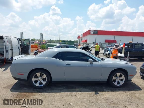 ✅ 2021 Dodge Challenger SXT • VIN: 2C3CDZAG9MH538638 • Lot: 42593682. Wystawiony na IAAI z przebiegiem 97 447 mil. Bezpłatny archiwum sprzedaży aukcyjnych z USA i szczegółowy raport historii pojazdu na DreamBid. Zdjęcie 13.