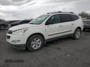 ✅ 2011 Chevrolet Traverse LS • VIN: 1GNKVEED0BJ250118 • Lot: 85908935. Wystawiony na Copart z przebiegiem 241 244 mil. Bezpłatny archiwum sprzedaży aukcyjnych z USA i szczegółowy raport historii pojazdu na DreamBid. Zdjęcie 1.