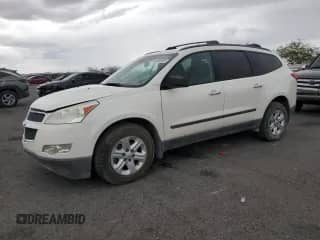 2011 Chevrolet Traverse LS z VIN 1GNKVEED0BJ250118, wystawiony jako Copart lot #85908935 z przebiegiem 241 244 mil mil oraz Czysty tytuł • Clean title. Historia ofert i sprzedaży dostępna na DreamBid. Obrazek 1.