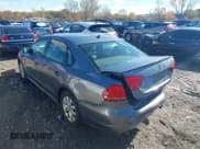 ✅ 2013 Volkswagen Passat S • VIN: 1VWAH7A3XDC055975 • Lot: 43501927. Wystawiony na IAAI z przebiegiem 163 421 mil. Bezpłatny archiwum sprzedaży aukcyjnych z USA i szczegółowy raport historii pojazdu na DreamBid. Zdjęcie 3.