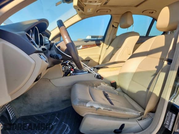 ✅ 2012 Mercedes-Benz C 250 Sport • VIN: WDDGF4HB3CR225061 • Lot: 86171855. Wystawiony na Copart z przebiegiem 114 949 mil. Bezpłatny archiwum sprzedaży aukcyjnych z USA i szczegółowy raport historii pojazdu na DreamBid. Zdjęcie 7.