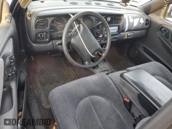 ✅ 1999 Dodge Dakota SLT • VIN: 1B7GG22Y3XS275370 • Lot: 81568994. Wystawiony na Copart z przebiegiem 241 945 mil. Bezpłatny archiwum sprzedaży aukcyjnych z USA i szczegółowy raport historii pojazdu na DreamBid. Zdjęcie 8.