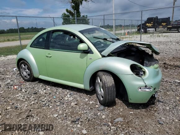 ✅ 1999 Volkswagen Beetle GLS • VIN: 3VWCA21C7XM428859 • Lot: 63816035. Listed on Copart with 173,833 mi. Free auction sales archive from the USA and detailed vehicle history report at DreamBid. Image 4.