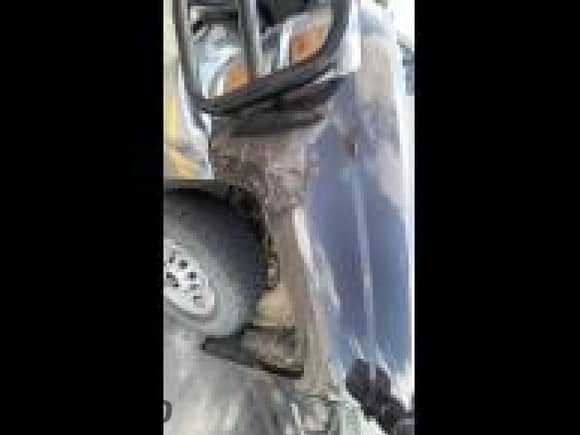 2019 Chevrolet Silverado 2500HD Work Truck z VIN 2GC2KREG7K1160221, wystawiony jako IAAI lot #43067795 z przebiegiem 143 858 mil mil oraz . Historia ofert i sprzedaży dostępna na DreamBid. Obrazek 1.