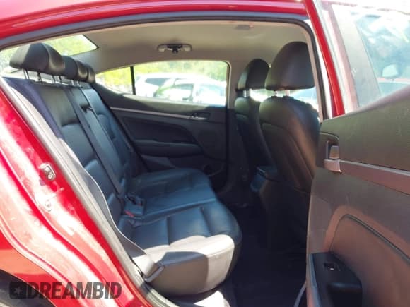 ✅ 2017 Hyundai Elantra SE • VIN: KMHD84LF3HU300262 • Lot: 42155510. Wystawiony na IAAI z przebiegiem 118 464 mil. Bezpłatny archiwum sprzedaży aukcyjnych z USA i szczegółowy raport historii pojazdu na DreamBid. Zdjęcie 8.