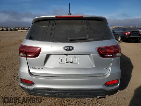 ✅ 2019 Kia Sorento LX • VIN: 5XYPGDA51KG497097 • Lot: 82783295. Wystawiony na Copart z przebiegiem 82 295 mil. Bezpłatny archiwum sprzedaży aukcyjnych z USA i szczegółowy raport historii pojazdu na DreamBid. Zdjęcie 6.