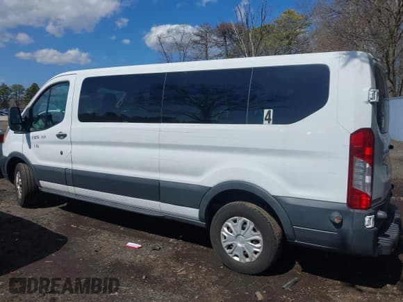 ✅ 2017 Ford Transit XL • VIN: 1FBZX2YM6HKA06914 • Lot: 41830142. Wystawiony na IAAI z przebiegiem 118 387 mil. Bezpłatny archiwum sprzedaży aukcyjnych z USA i szczegółowy raport historii pojazdu na DreamBid. Zdjęcie 6.