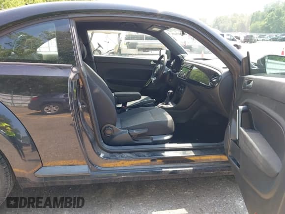 ✅ 2014 Volkswagen Beetle Entry • VIN: 3VWF17ATXEM652988 • Лот: 42475478. Опубликован ранее на IAAI с пробегом 116 265 миль. Бесплатный доступ к архиву аукционных продаж из США и подробный отчёт об истории автомобиля на DreamBid. Изображение 5.