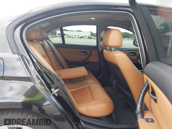 ✅ 2011 BMW 3 Series 328i xDrive • VIN: WBAPK5G58BNN29996 • Лот: 43595092. Опубликован ранее на IAAI с пробегом 123 669 миль. Бесплатный доступ к архиву аукционных продаж из США и подробный отчёт об истории автомобиля на DreamBid. Изображение 5.